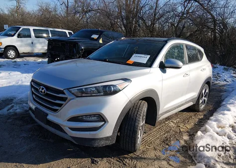 2018 Hyundai Tucson Value z USA, uszkodzony, nr VIN KM8J3CA21JU748131